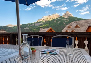 Wooden chalet with 3 bedrooms in Pra Loup