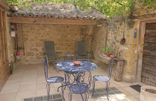 Cadenet House | 100 m² House ∙ 2 bedrooms ∙ 4 guests