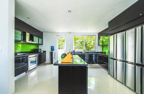 Uluwatu Villa | 1000 m² Villa ∙ 4 bedrooms ∙ 8 guests