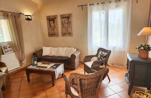 Mirabeau House | 102 m² Gîte ∙ 3 bedrooms ∙ 5 guests