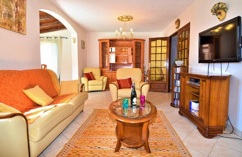 Orange House | 104 m² Maisonette ∙ 3 bedrooms ∙ 8 guests