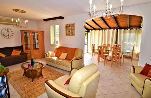 Orange House | 104 m² Maisonette ∙ 3 bedrooms ∙ 8 guests