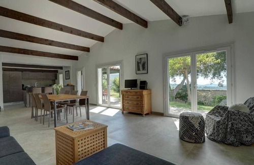 La Londe-les-Maures House | 110 m² House ∙ 3 bedrooms ∙ 8 guests