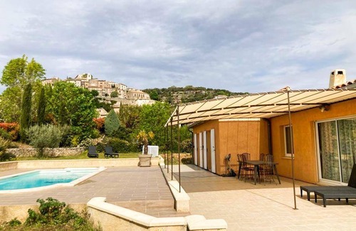 Simiane-la-Rotonde House | 110 m² Gîte ∙ 3 bedrooms ∙ 6 guests