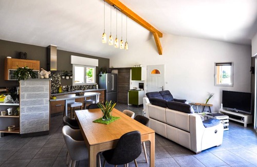 Simiane-la-Rotonde House | 110 m² Gîte ∙ 3 bedrooms ∙ 6 guests