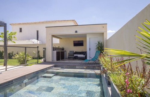Vedene Villa | 110 m² Villa ∙ 2 bedrooms ∙ 4 guests