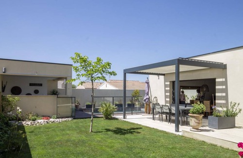 Vedene Villa | 110 m² Villa ∙ 2 bedrooms ∙ 4 guests
