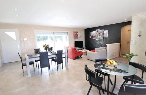 Monteux House | 120 m² House ∙ 3 bedrooms ∙ 6 guests