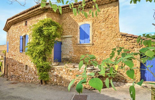 Saint-Victor-la-Coste House | 122 m² Maisonette ∙ 3 bedrooms ∙ 6 guests