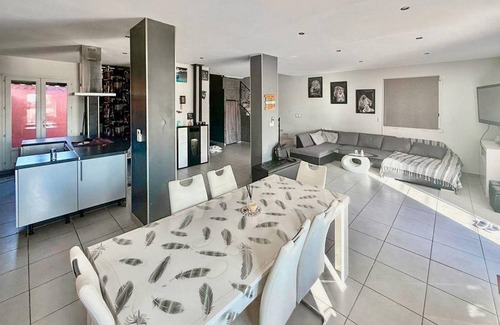 Rognac House | 125 m² House ∙ 4 bedrooms ∙ 7 guests