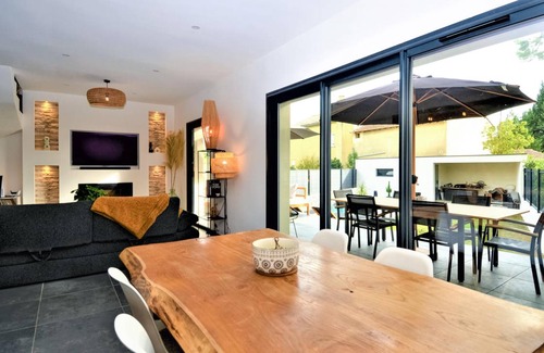 Montfavet House | 128 m² Maisonette ∙ 3 bedrooms ∙ 6 guests