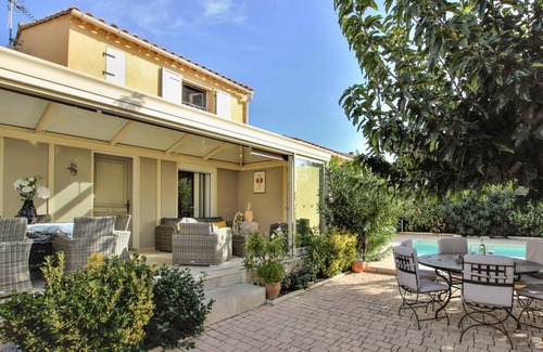 Noves House | 130 m² House ∙ 3 bedrooms ∙ 6 guests