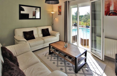 Noves House | 130 m² House ∙ 3 bedrooms ∙ 6 guests