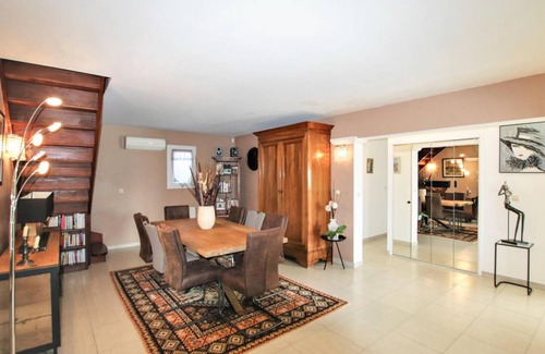 Noves House | 130 m² House ∙ 3 bedrooms ∙ 6 guests