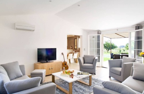 Saint-Saturnin-les-Apt House | 145 m² House ∙ 4 bedrooms ∙ 10 guests