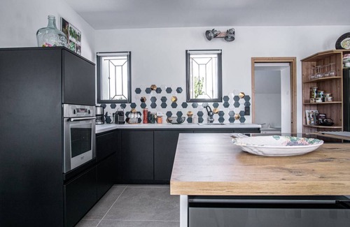 L'Isle-sur-la-Sorgue House | 150 m² House ∙ 4 bedrooms ∙ 8 guests
