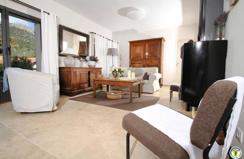 Buis-les-Baronnies House | 160 m² Gîte ∙ 3 bedrooms ∙ 6 guests