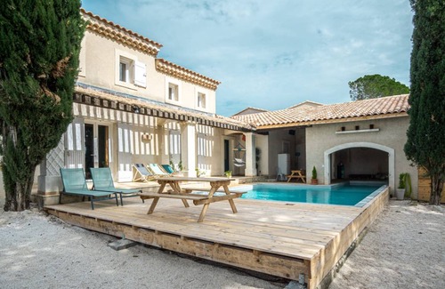 L'Isle-sur-la-Sorgue House | 180 m² House ∙ 4 bedrooms ∙ 10 guests