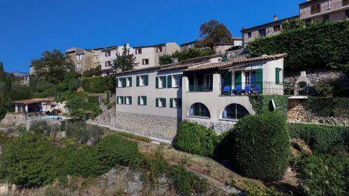 Saint-Cezaire-sur-Siagne Villa | 191 m² Villa ∙ 5 bedrooms ∙ 9 guests