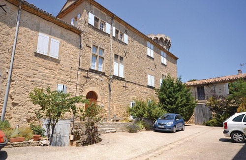 Viens Apartment | 2 bedroom accommodation in Viens