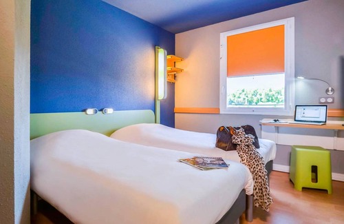 Saint-Martin-de-Crau Hotel | 20 m² Hotel ∙ 127 guests