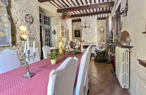 Remoulins Apartment | 200 m² Apartment ∙ 4 bedrooms ∙ 11 guests