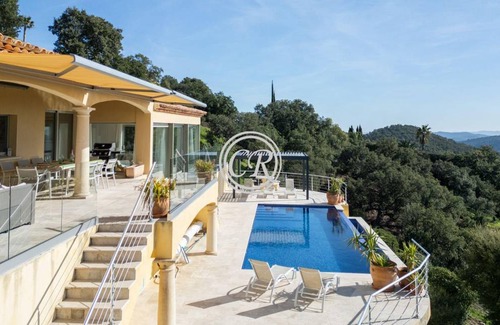 La Londe-les-Maures House | 200 m² House ∙ 4 bedrooms ∙ 9 guests