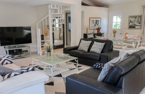 La Mole House | 200 m² House ∙ 3 bedrooms ∙ 6 guests