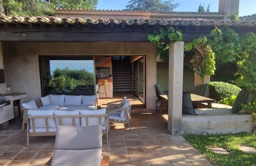 Le Lavandou Villa | 200 meters from Aiguebelle beach -superb view of the islands- private Jacuzzi