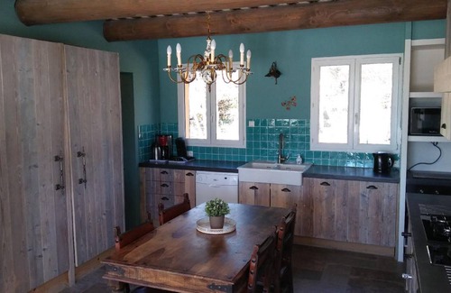 Simiane-la-Rotonde House | 220 m² House ∙ 4 bedrooms ∙ 9 guests