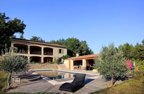 Caseneuve House | 220 m² House ∙ 5 bedrooms ∙ 8 guests