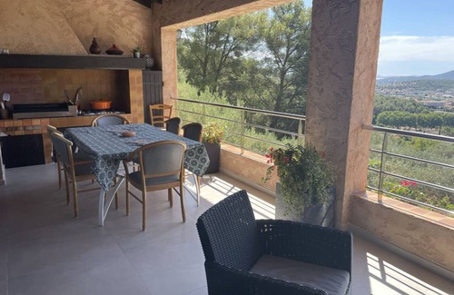La Valette-du-Var Villa | 230 m² Villa ∙ 4 bedrooms ∙ 7 guests