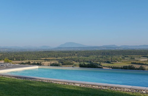 Saint-Restitut Villa | 230 m² Villa ∙ 3 bedrooms ∙ 6 guests
