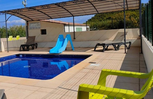 Saint-Mitre-les-Remparts House | 24 m² Mobile home ∙ 2 bedrooms ∙ 4 guests