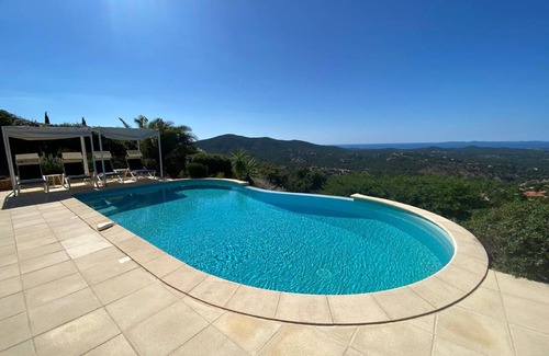 La Londe-les-Maures House | 250 m² House ∙ 5 bedrooms ∙ 10 guests