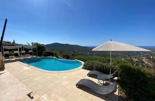 La Londe-les-Maures House | 250 m² House ∙ 5 bedrooms ∙ 10 guests