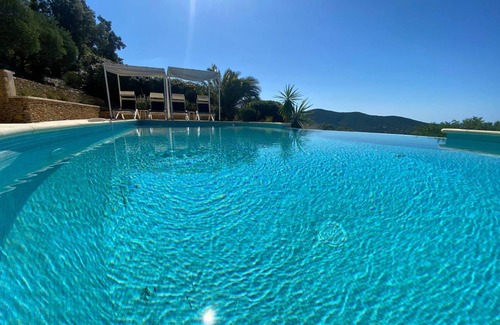 La Londe-les-Maures House | 250 m² House ∙ 5 bedrooms ∙ 10 guests