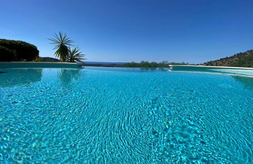 La Londe-les-Maures House | 250 m² House ∙ 5 bedrooms ∙ 10 guests