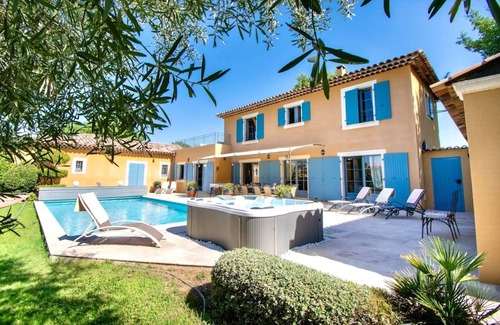 Villars Villa | 260 m² Villa ∙ 5 bedrooms ∙ 10 guests