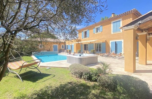 Villars Villa | 260 m² Villa ∙ 5 bedrooms ∙ 10 guests