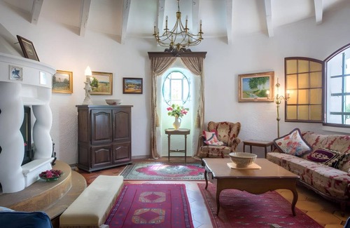 Beaucaire Villa | 270 m² Villa ∙ 7 bedrooms ∙ 16 guests