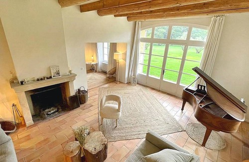 Chateaurenard House | 280 m² Farmhouse ∙ 5 bedrooms ∙ 10 guests