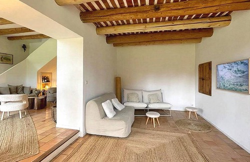 Chateaurenard House | 280 m² Farmhouse ∙ 5 bedrooms ∙ 10 guests
