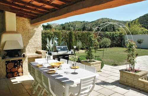 Boulbon House | 3 bedroom accommodation in Boulbon