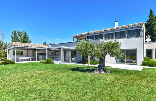 St.-Remy-de-Provence House | 300 m² House ∙ 5 bedrooms ∙ 14 guests