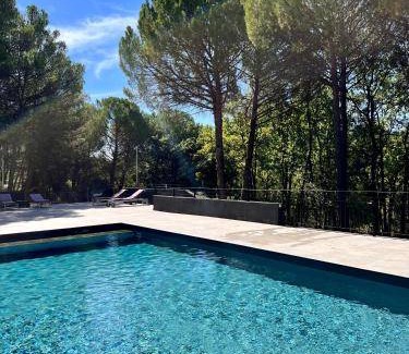 La Tour-d'Aigues Bed & Breakfast | 300 m² Bed and breakfast ∙ 4 bedrooms ∙ 8 guests