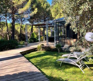La Tour-d'Aigues Bed & Breakfast | 300 m² Bed and breakfast ∙ 4 bedrooms ∙ 8 guests