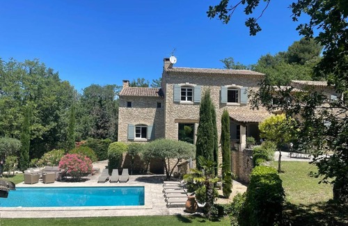 Robion House | 300 m² House ∙ 5 bedrooms ∙ 12 guests