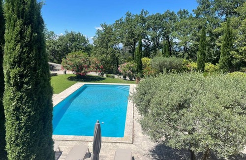 Robion House | 300 m² House ∙ 5 bedrooms ∙ 12 guests