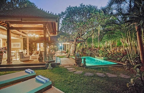 Berawa Villa | 300 m² Villa ∙ 2 bedrooms ∙ 4 guests